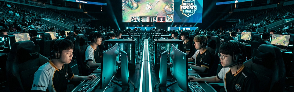 Professional esports players competing at LAN tournament with sub-20ms latency setup
